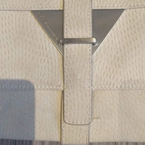 🌸 Beautiful beige couch by BCBG generation 🍀🌸 - Picture 3 of 8